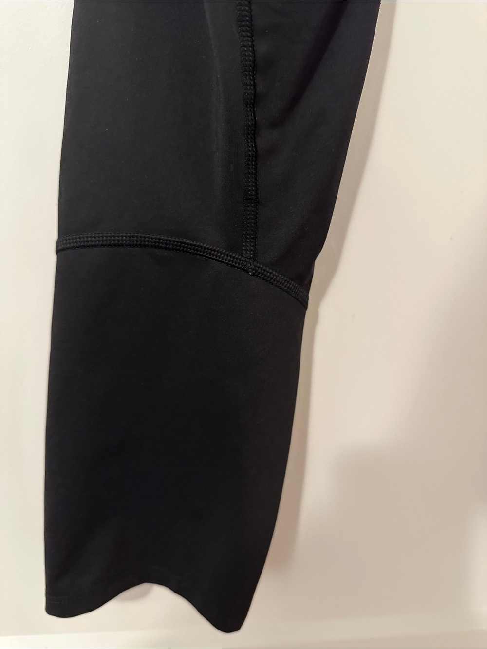 Arc'teryx Black Athletic Capris with Reflective Accents Size Medium Women’s - Picture 9 of 13